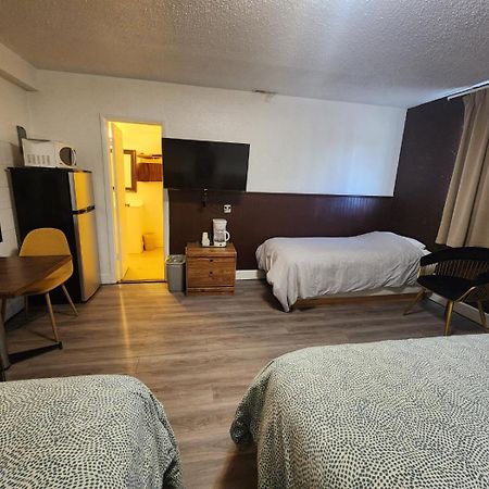 Centennial Motel Kindersley Экстерьер фото