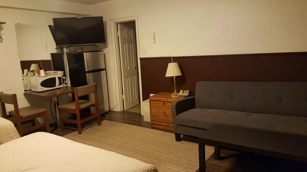 Centennial Motel Kindersley Экстерьер фото