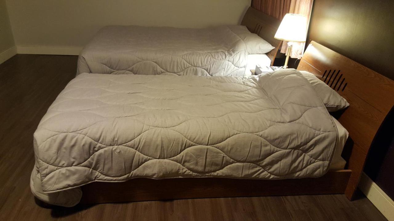 Centennial Motel Kindersley Экстерьер фото